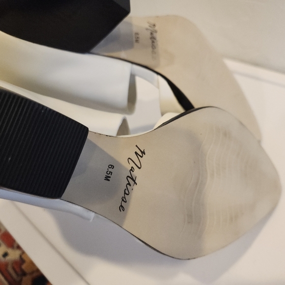 Matisse Caroline Cutout Booties from Anthropologie size 6.5 - Picture 7 of 8